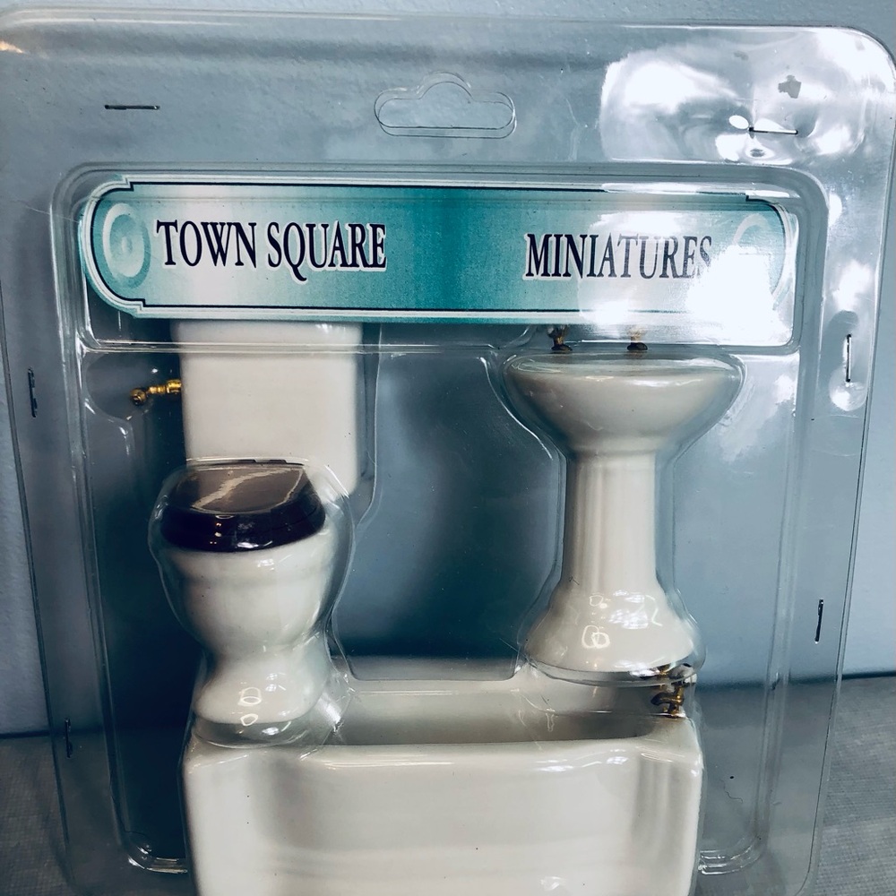 White Dollhouse Bathroom Accessories 1:12 scale